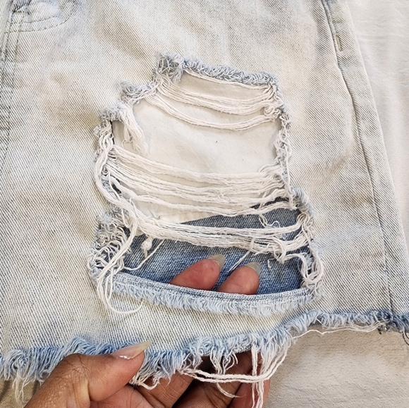 Forever 21 Women's Ombre Distressed Denim Blue White Jeans Mini Skirt, sz 25 - Picture 8 of 9